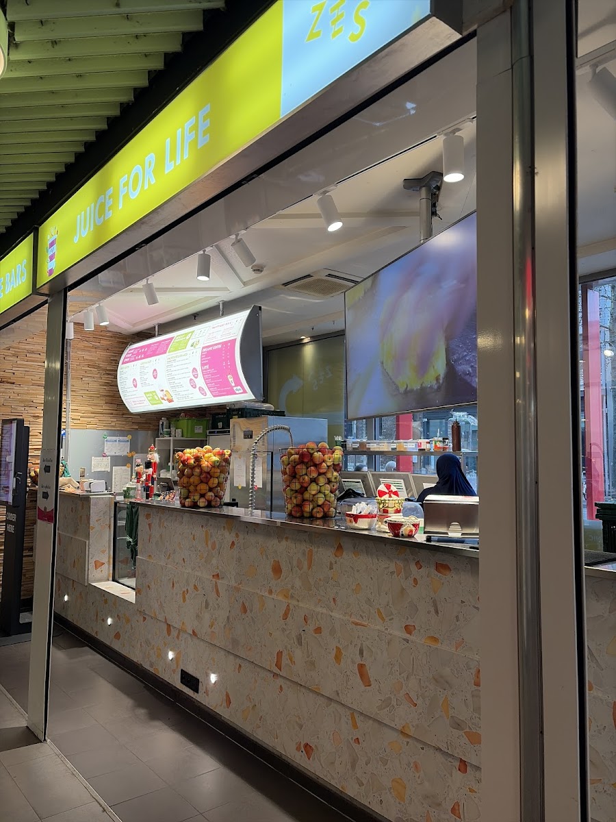Zest Fresh Juice Bars Photos 2